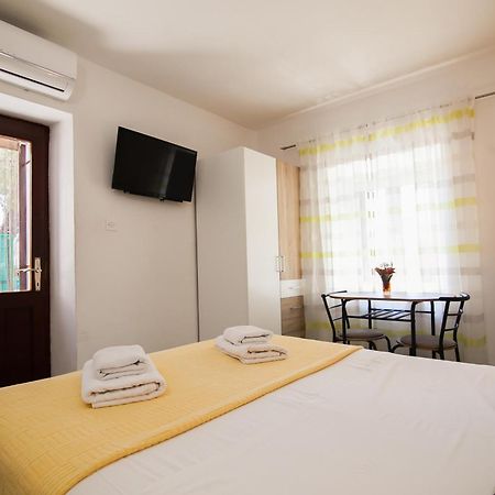 Old Town Accommodation ボル エクステリア 写真