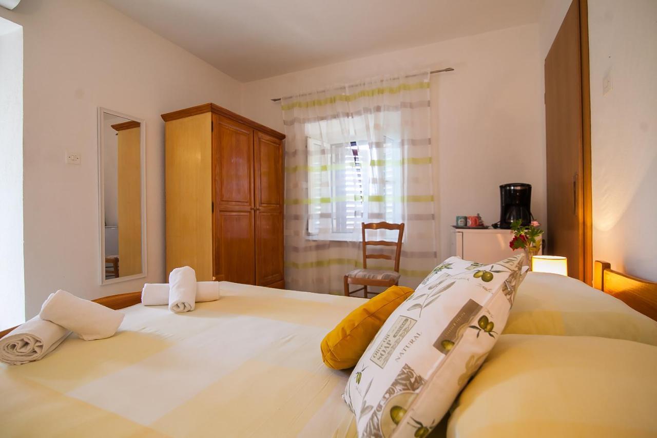 Old Town Accommodation ボル エクステリア 写真