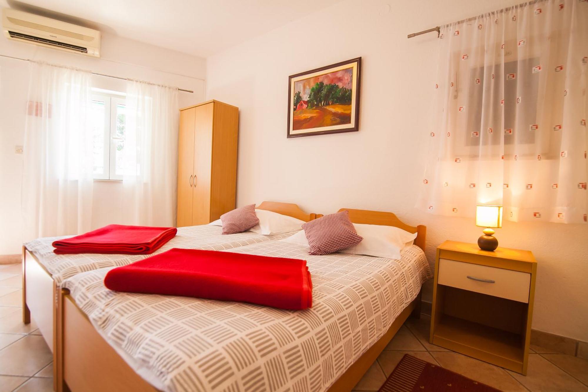 Old Town Accommodation ボル エクステリア 写真