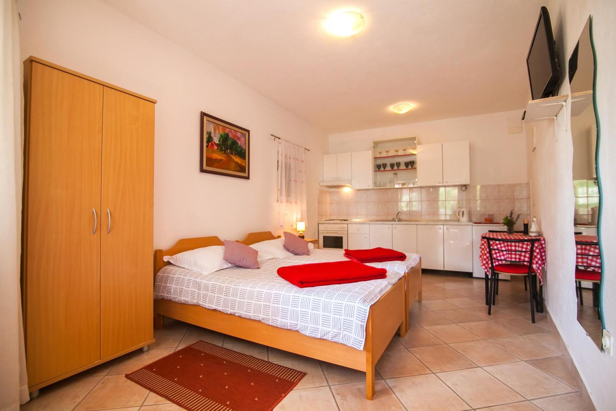 Old Town Accommodation ボル エクステリア 写真
