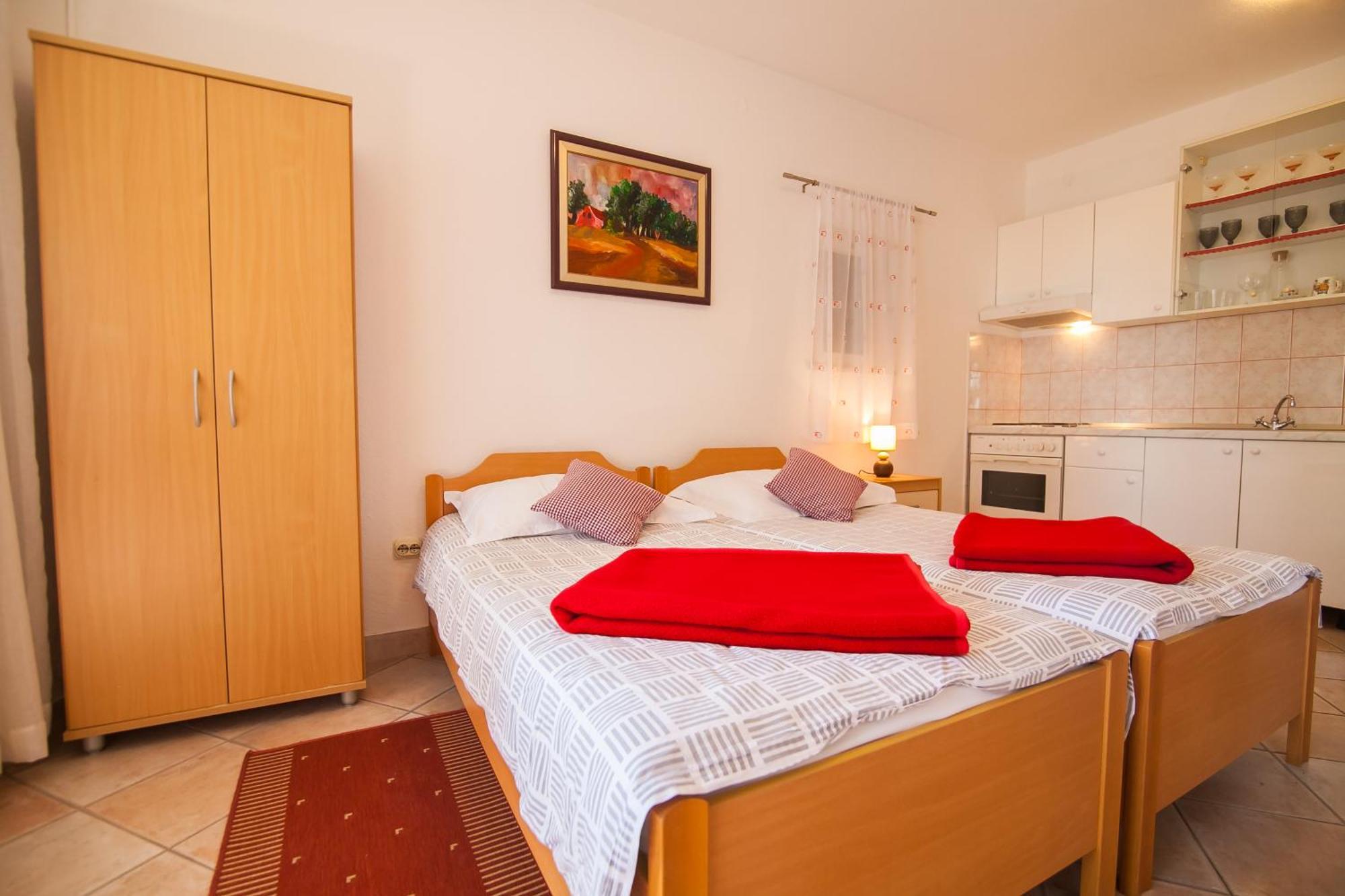 Old Town Accommodation ボル エクステリア 写真